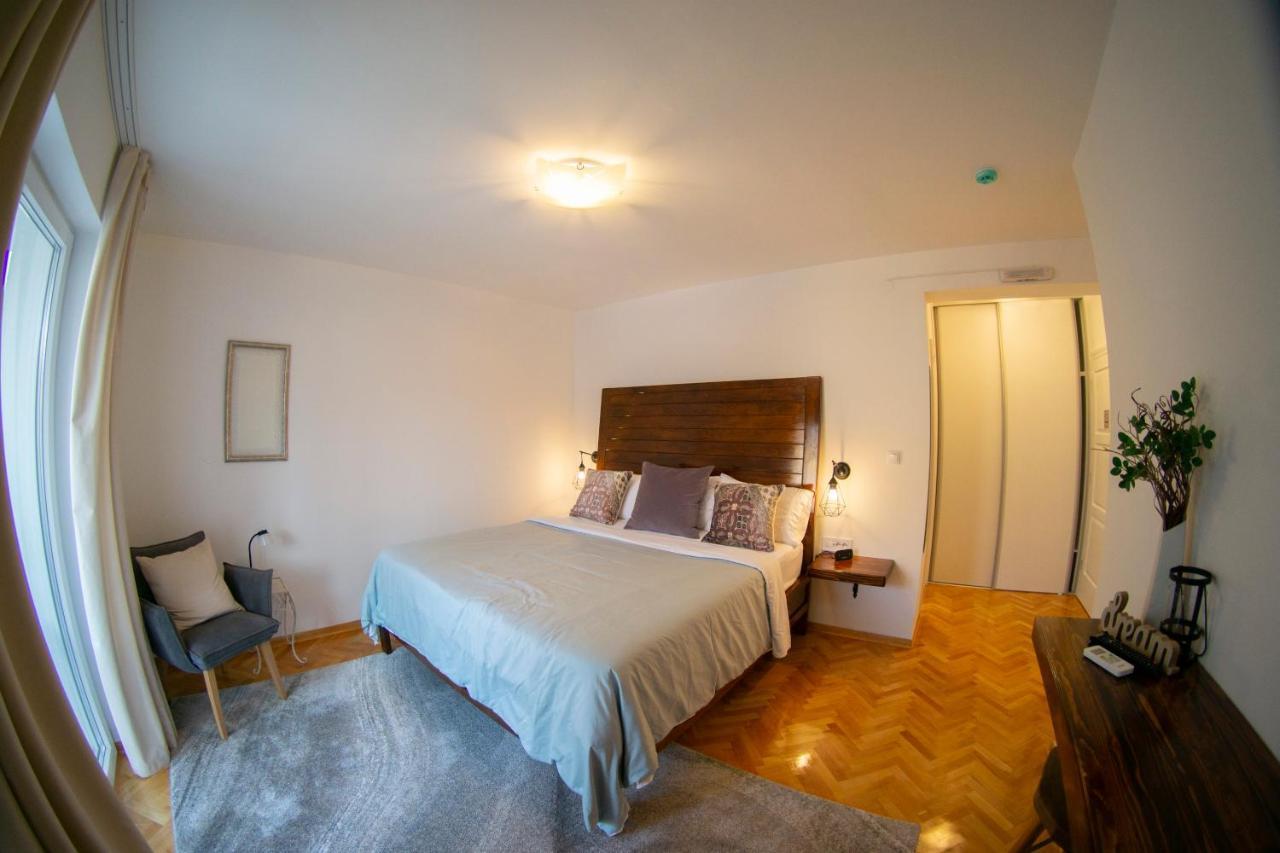 Deluxe Double Room with Balcony,1297907974:JPEG