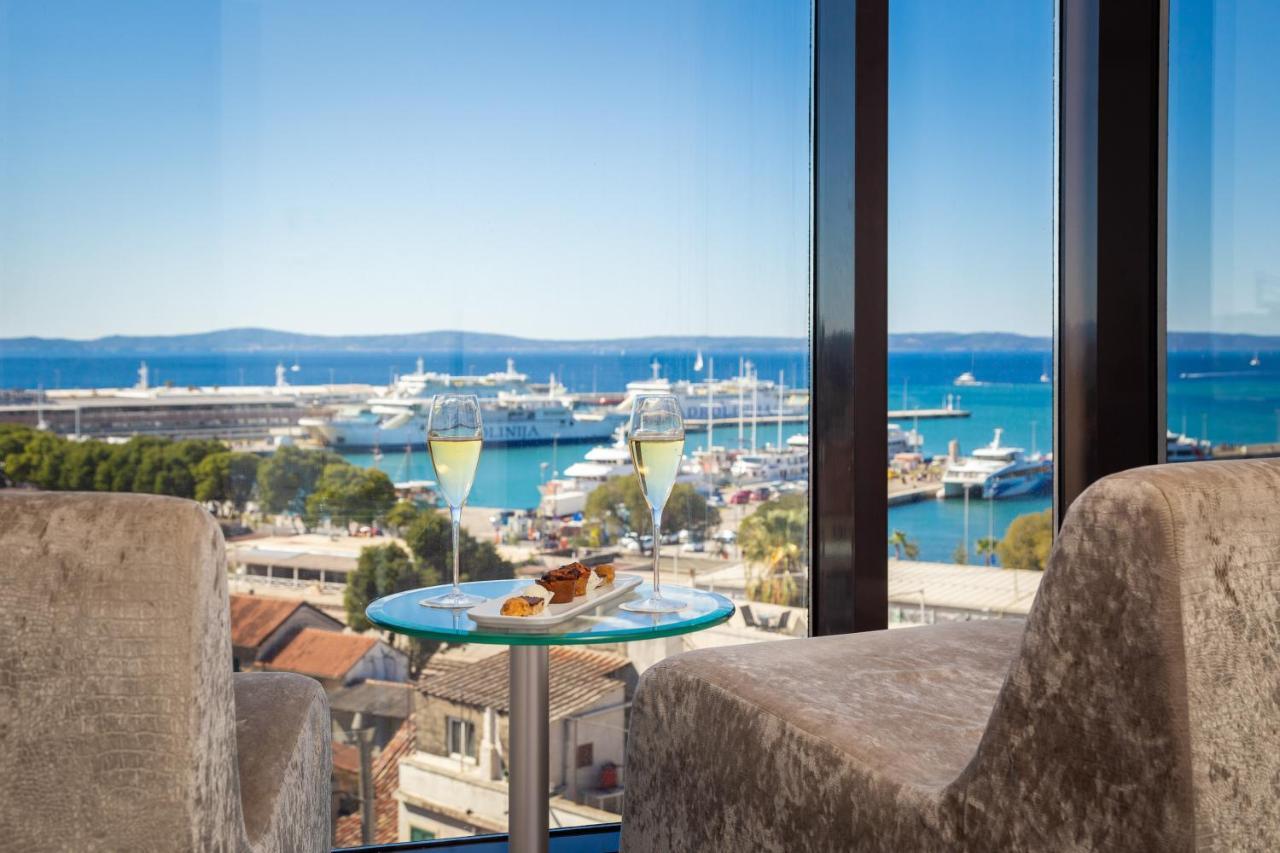 Deluxe Suite with Sea View,1324185355:JPEG