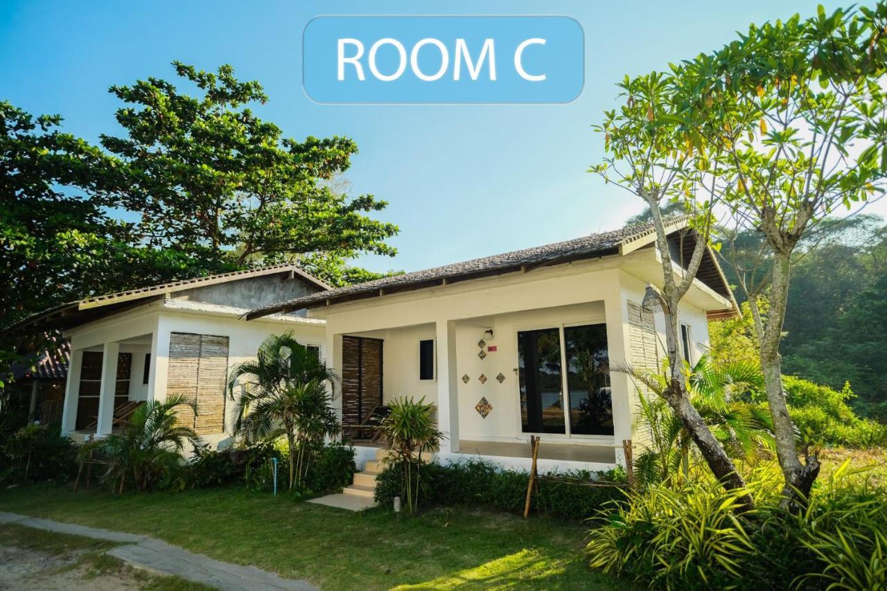 Bungalow with Garden View,1545289171:JPEG