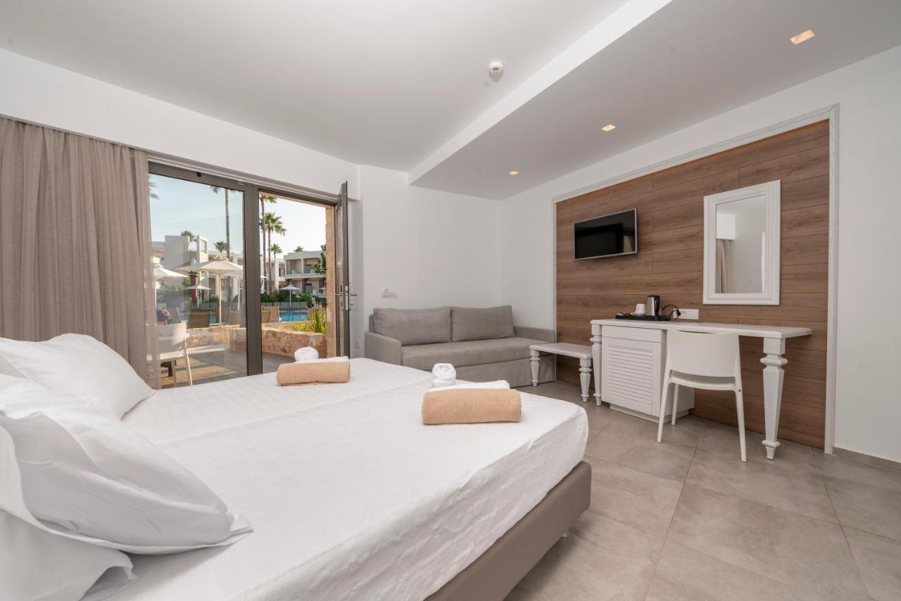 Deluxe Veranda Room with Pool View