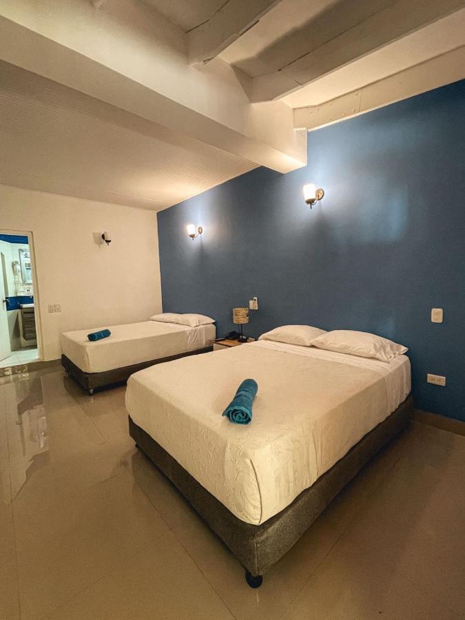 Quarto com 2 Camas de Solteiro