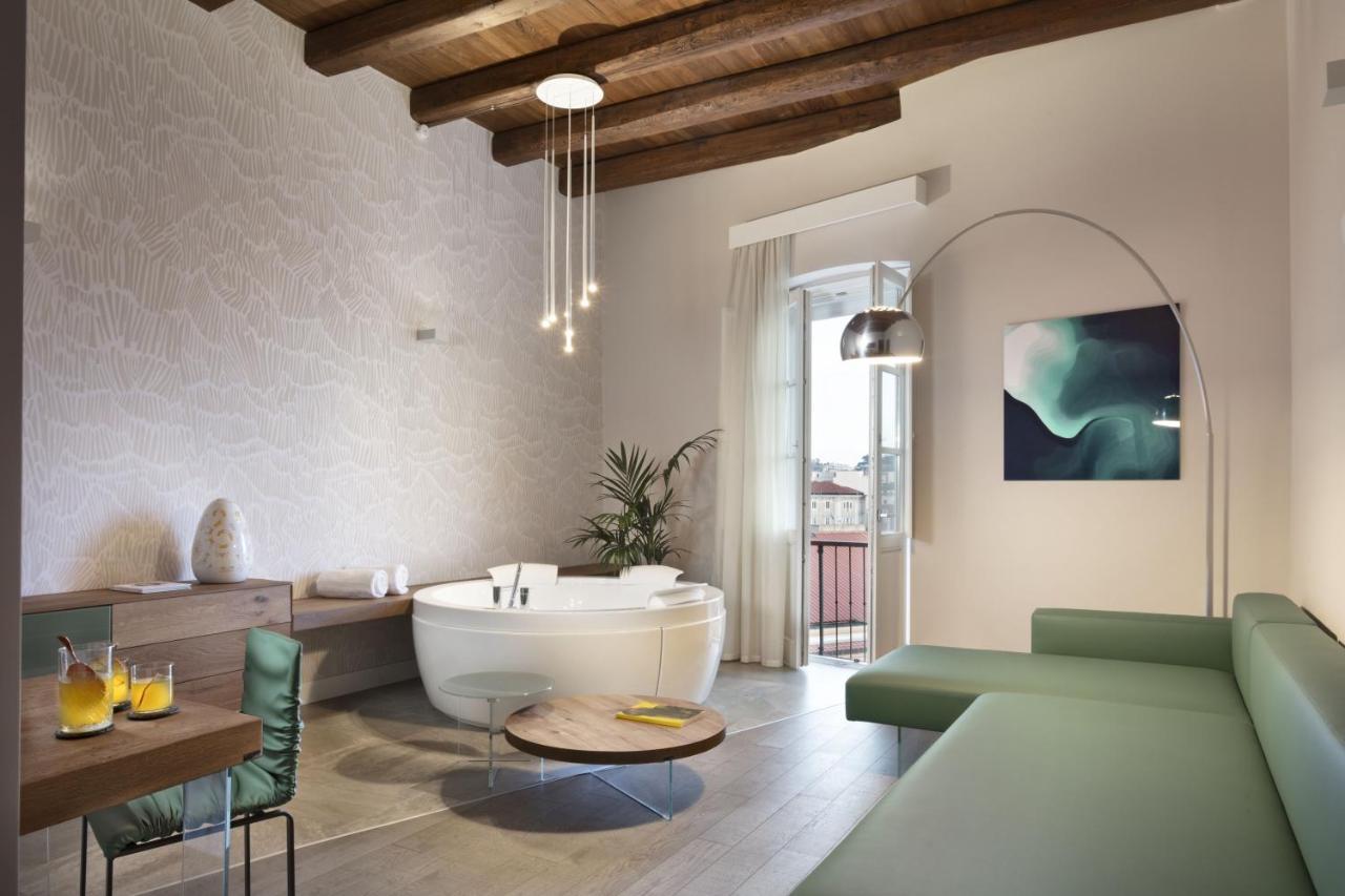 Deluxe Suite with Spa Bath