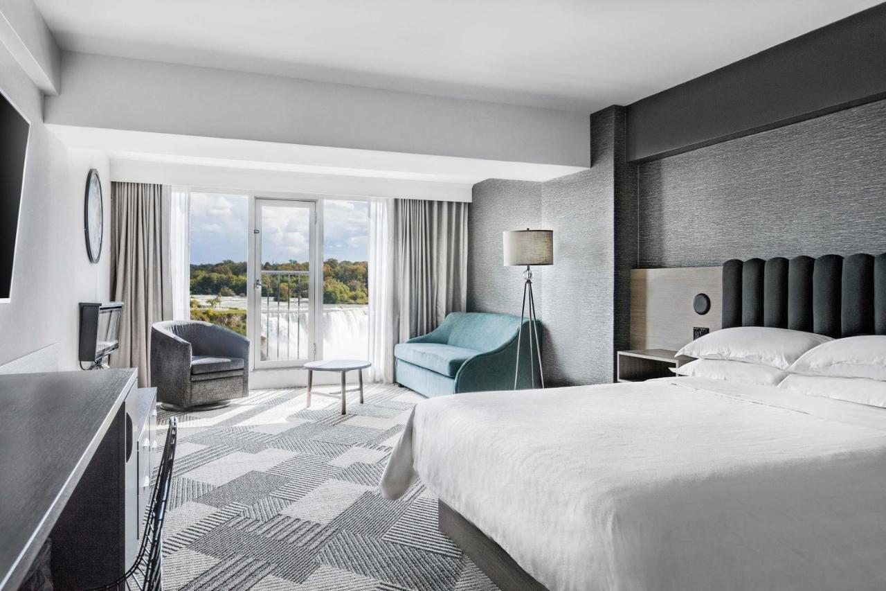 Quarto com Cama King-size, Banheira de Hidromassagem e Vista das Cataratas