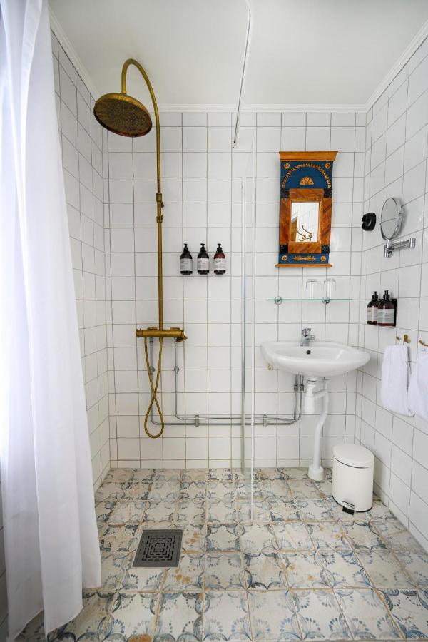 Single Room Private External Bathroom,1353339352:JPEG