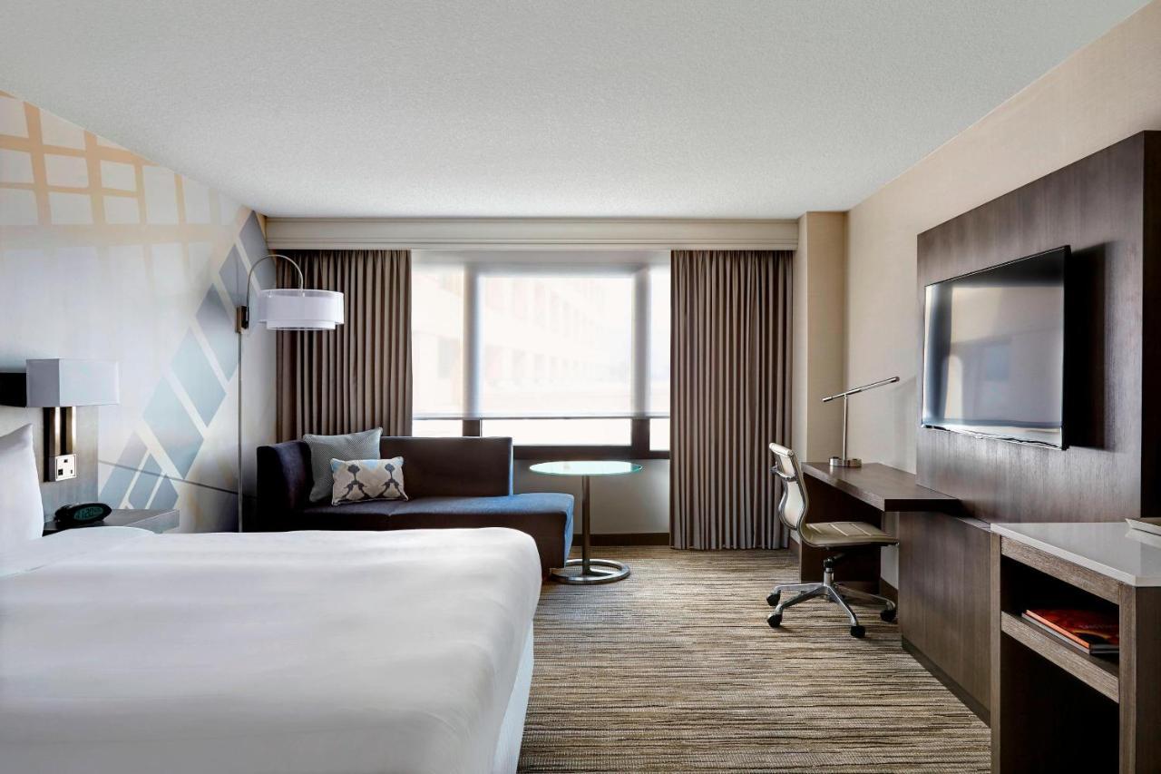 M Club Room with Club Lounge Access One King,1611070193:JPEG