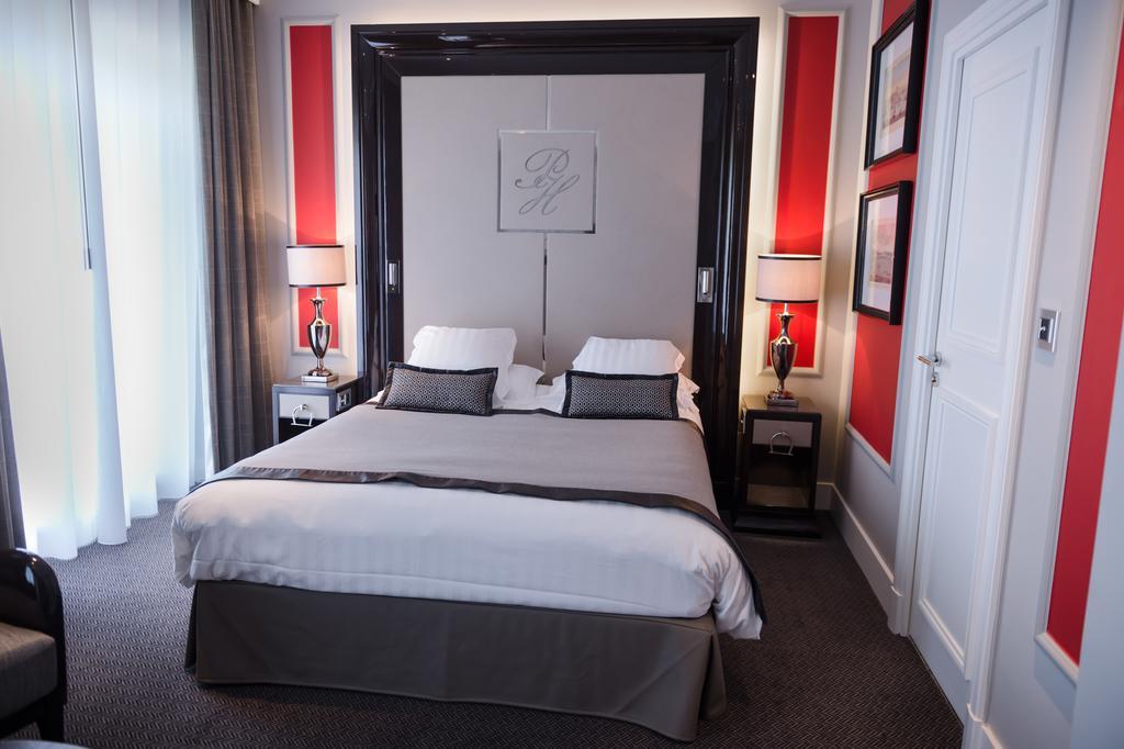 Deluxe City View Room with Queen Bed