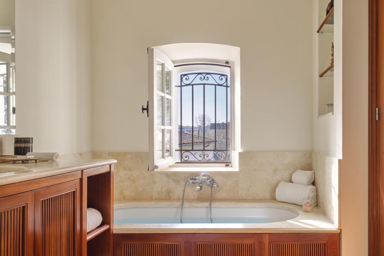 Chambre Double Prestige avec Vue sur la Piscine