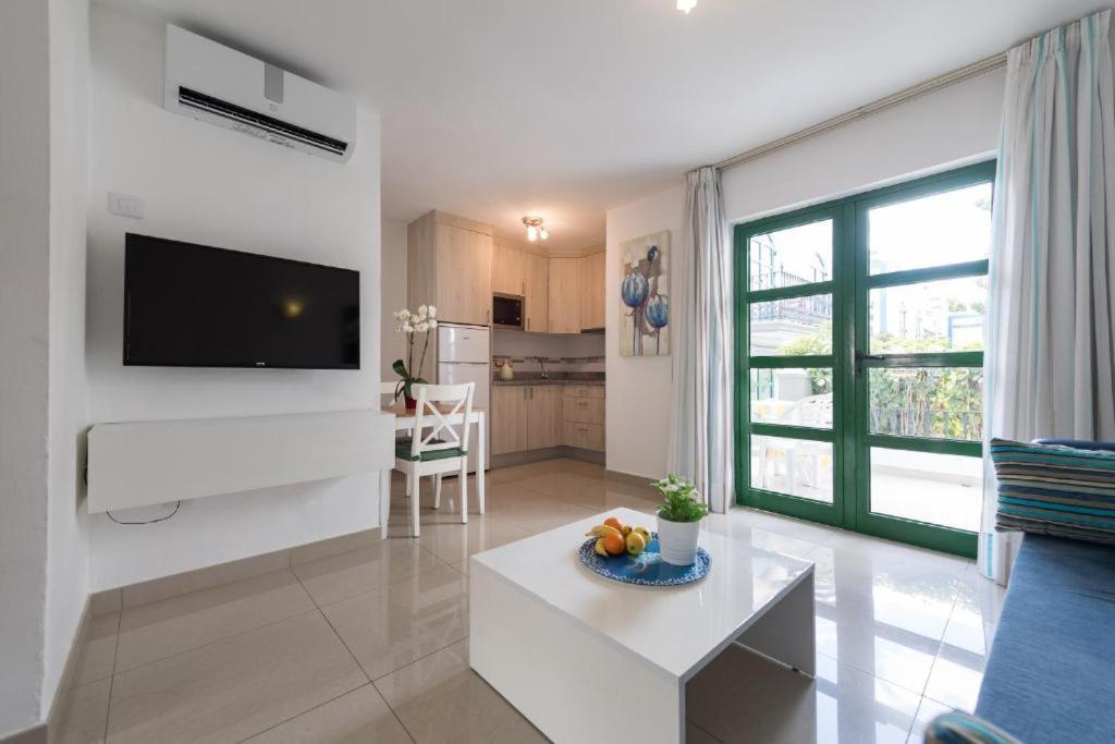 Apartment with Terrace,1402234940:JPEG
