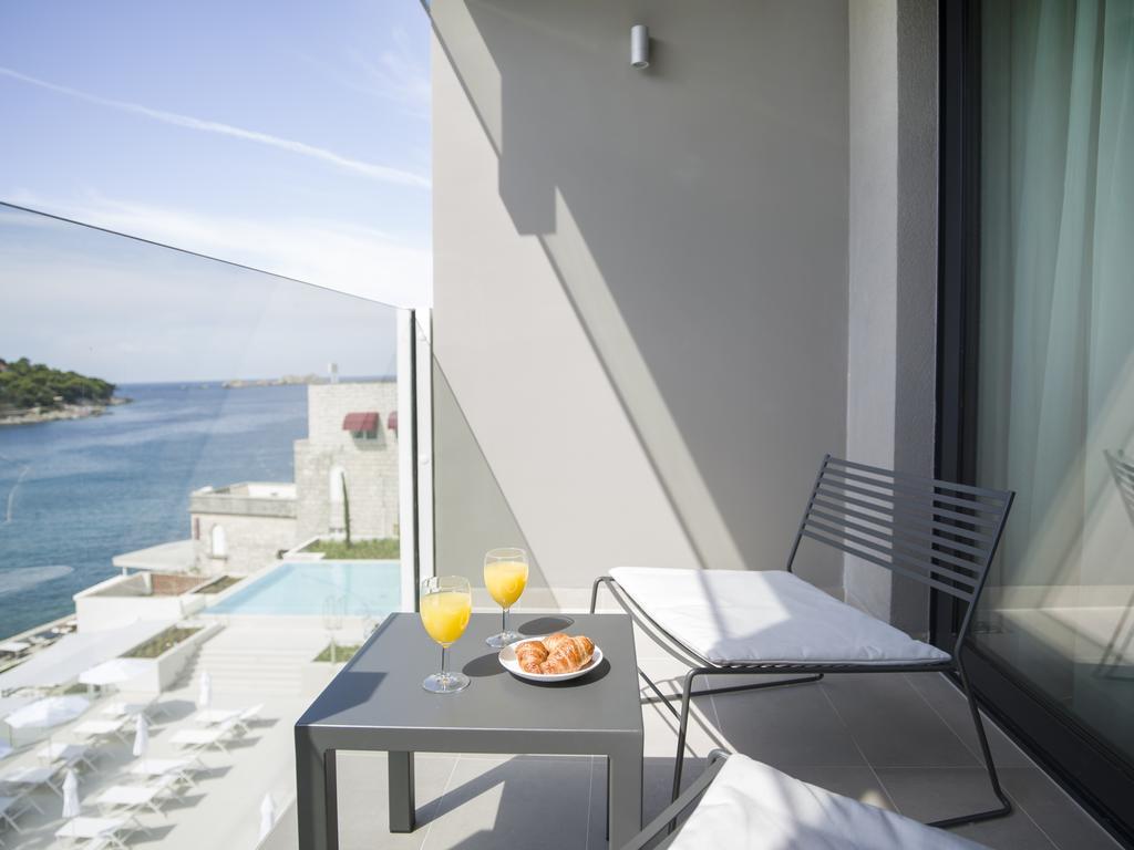 Quarto Duplo Deluxe com Vista do Mar e Varanda