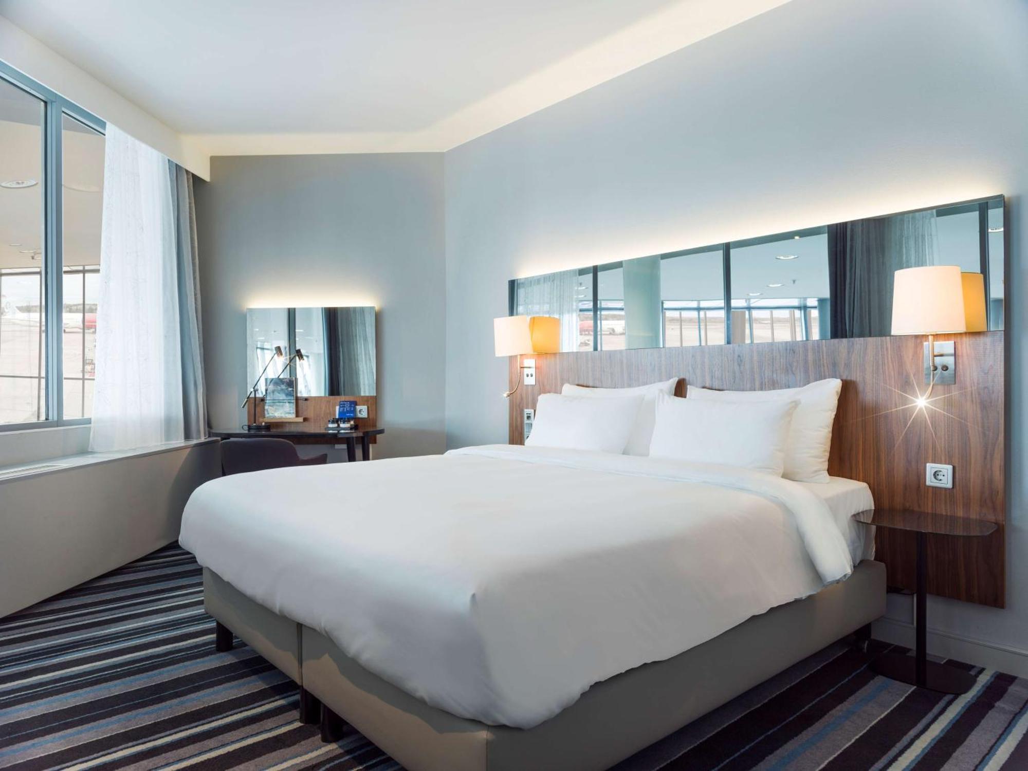 Junior Suite Runway View,1434059365:JPEG