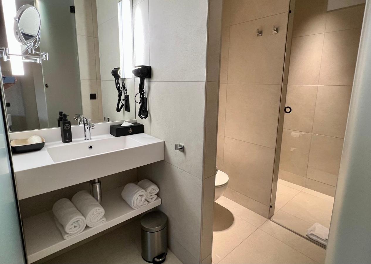 Deluxe Room,1477779355:JPEG