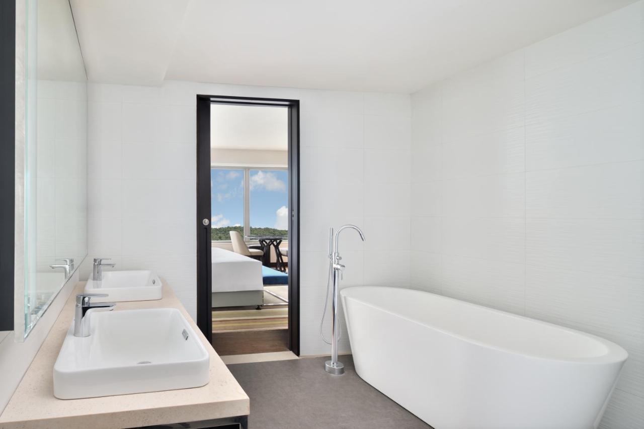 Junior Suite, Executive lounge access, Suite, 1 King, City view