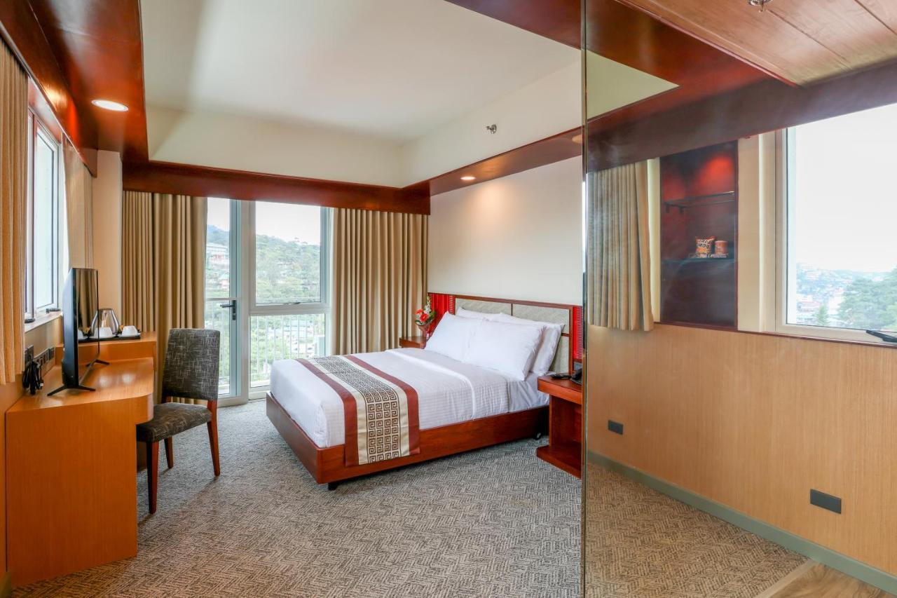 Deluxe Corner Room