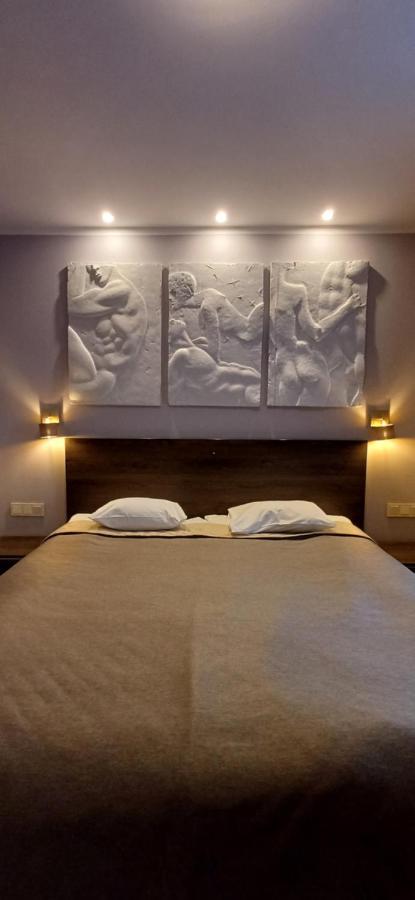 Family Room,1498496212:JPEG