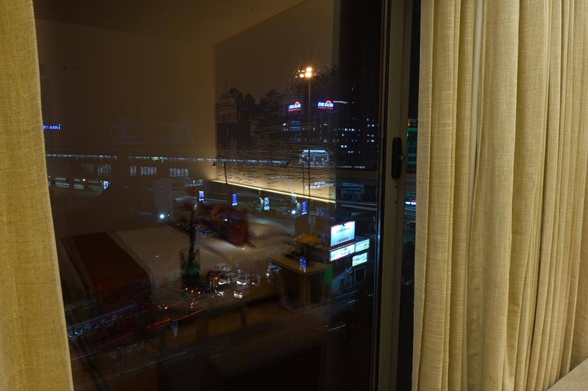 Superior Room City View Twin Bed