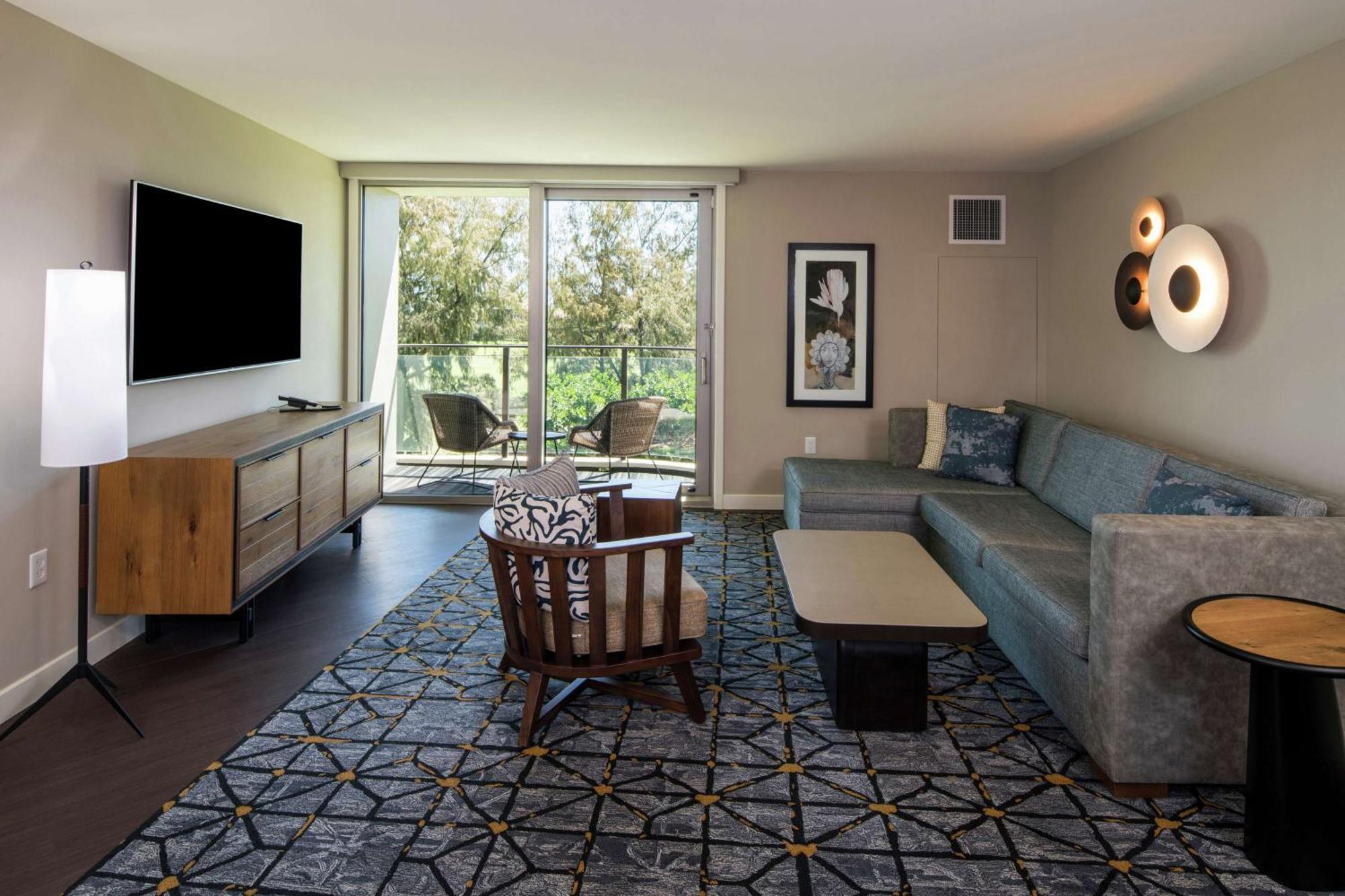 One-Bedroom King Suite Plus Sofa Bed Resort View,1506597181:JPEG