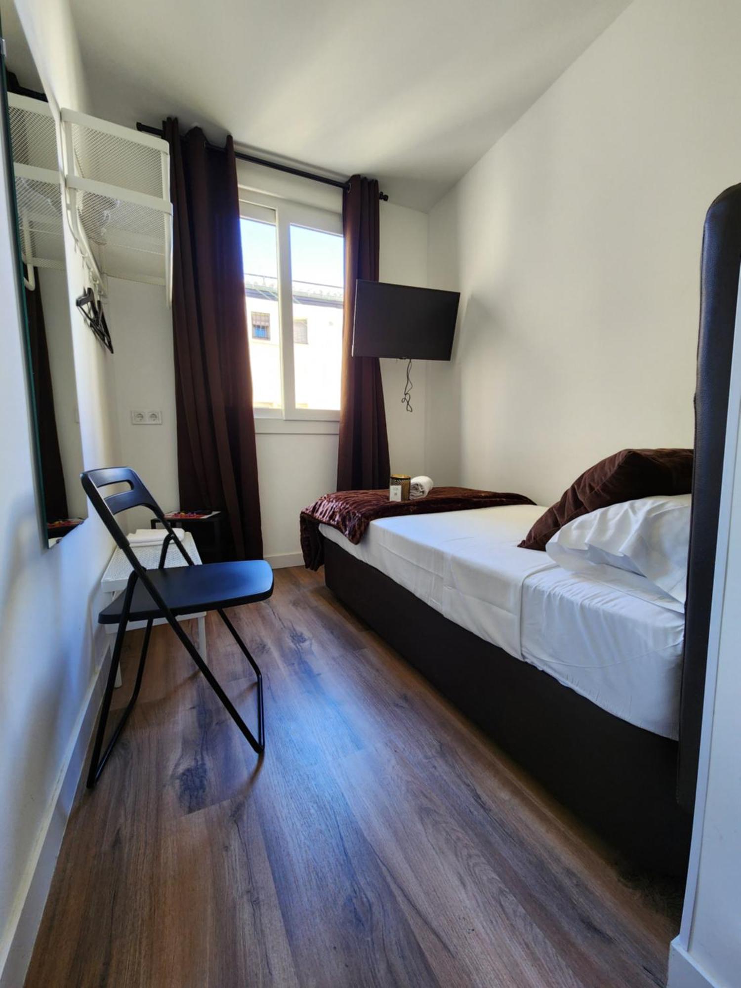 Single Room Private Bathroom
