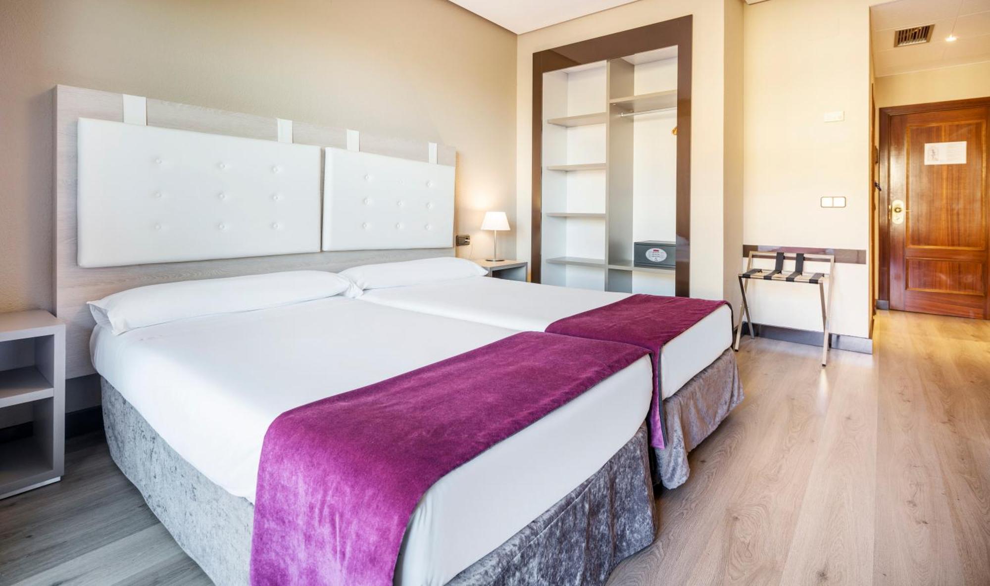 Double or Twin Room,1516474726:JPEG