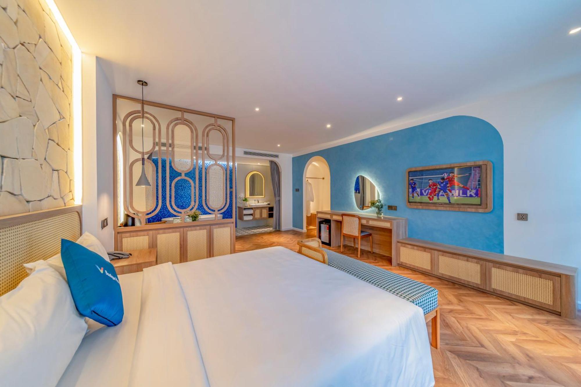 Executive Suite with Balcony