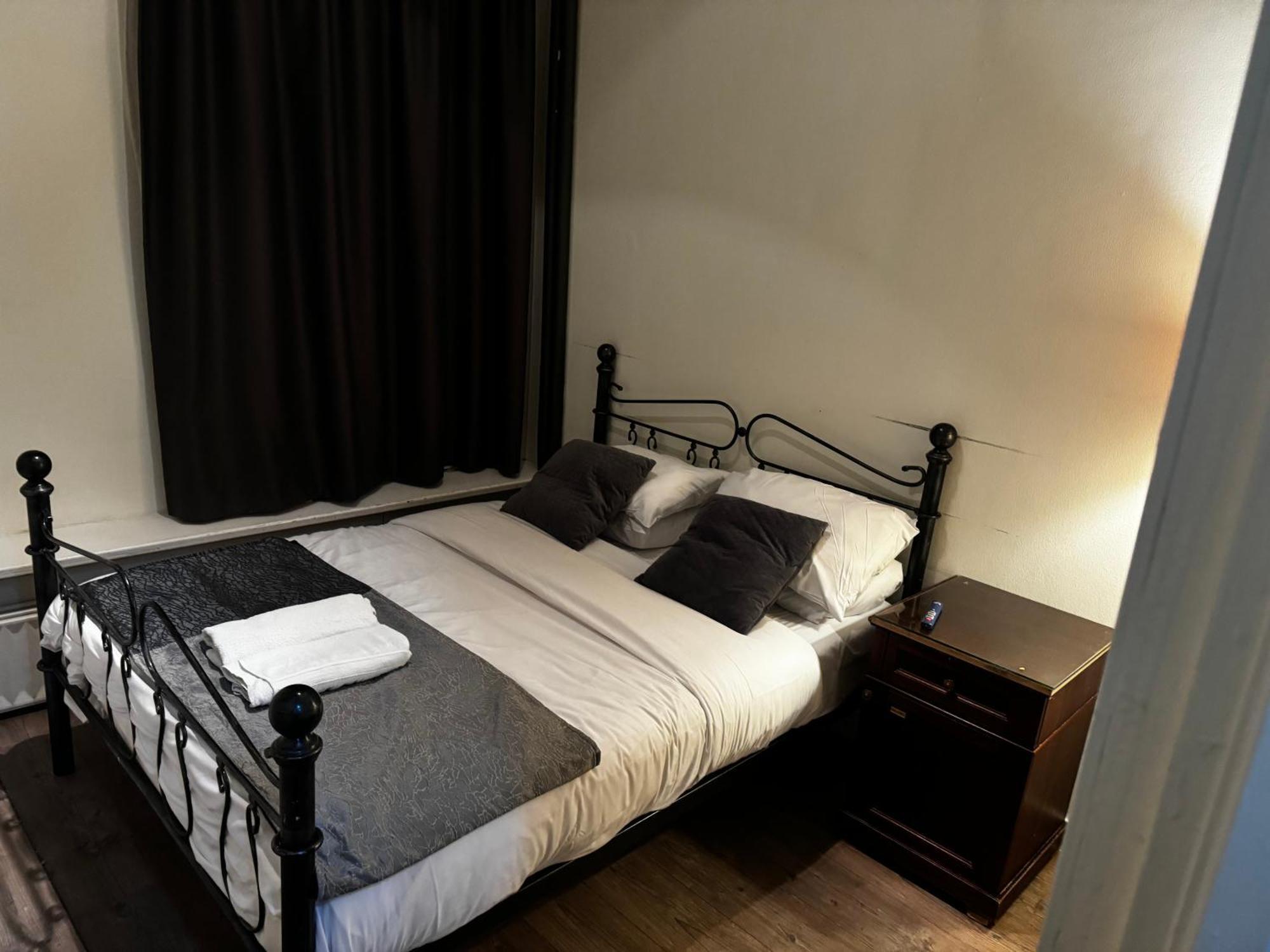 Small Double Room,1589593469:JPEG