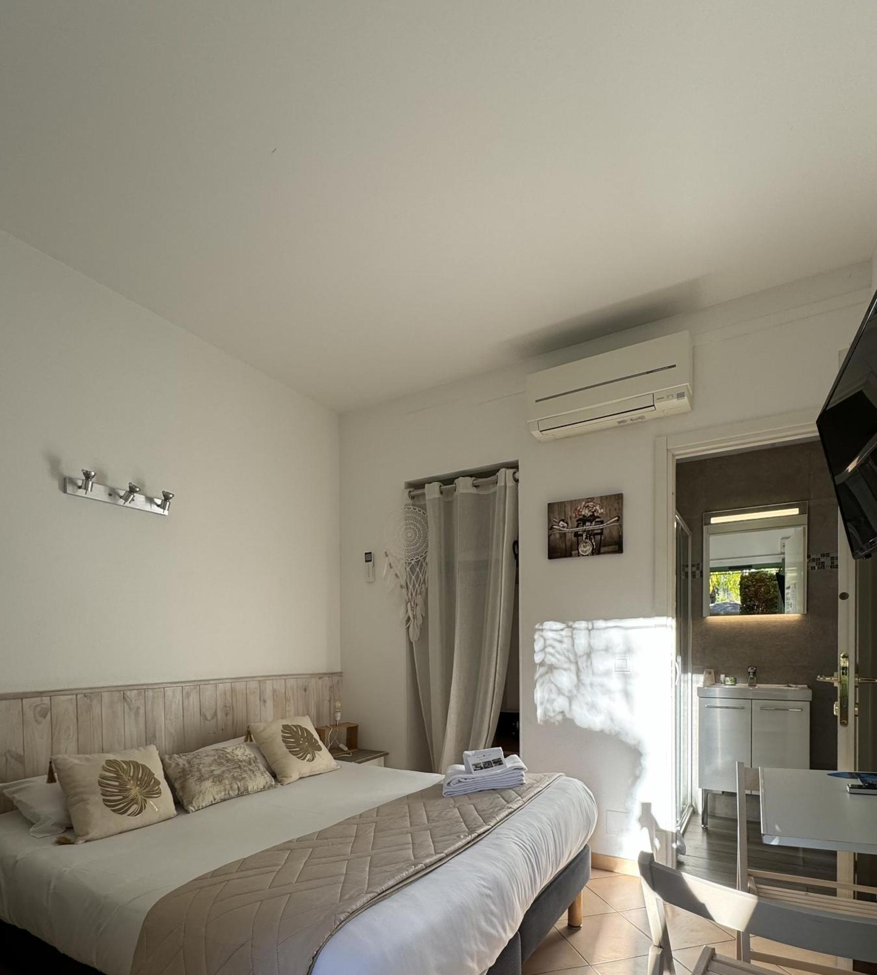 Standard Double or Twin Room Garden Side