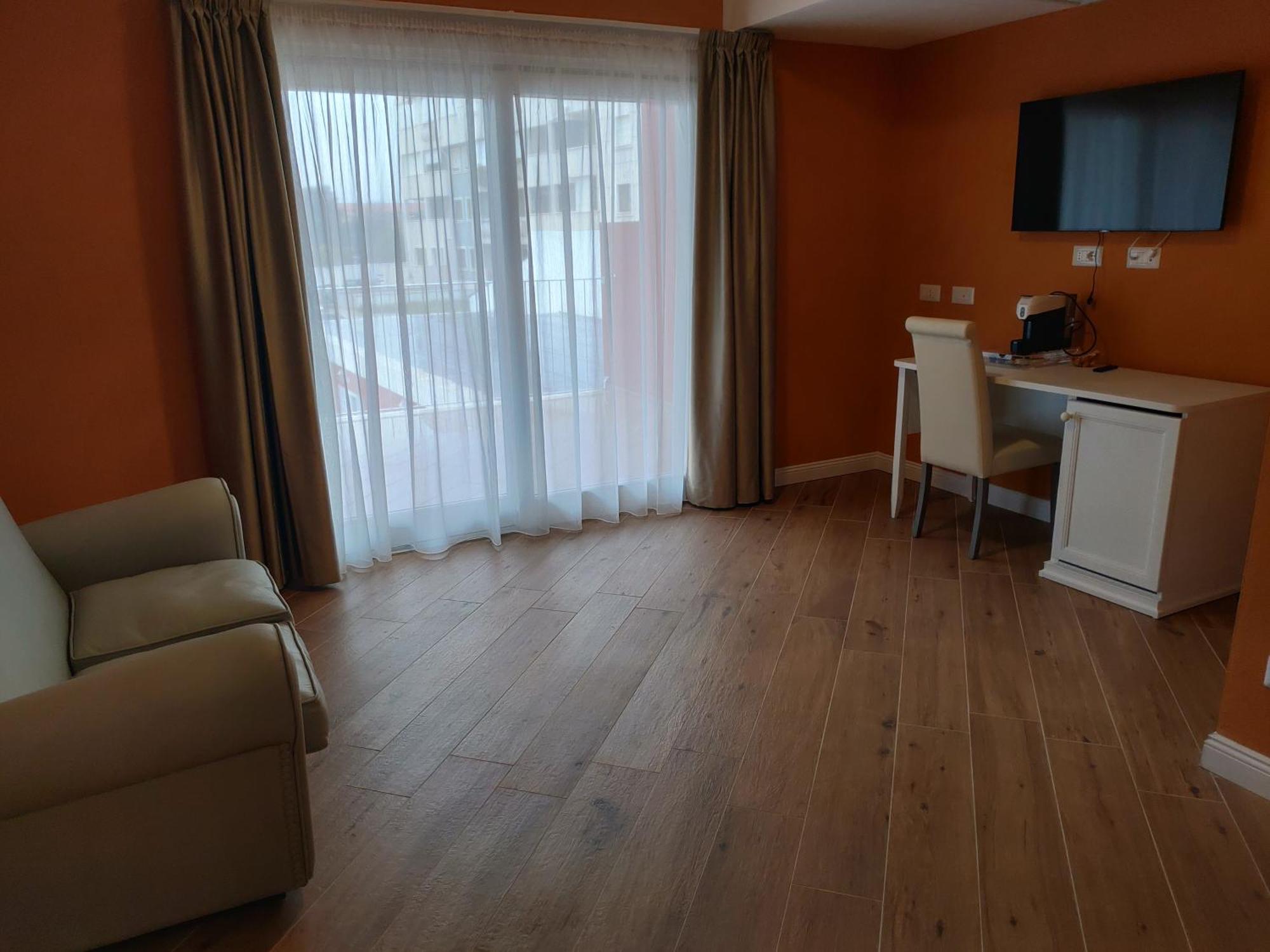Suite Terrace,1527731869:JPEG