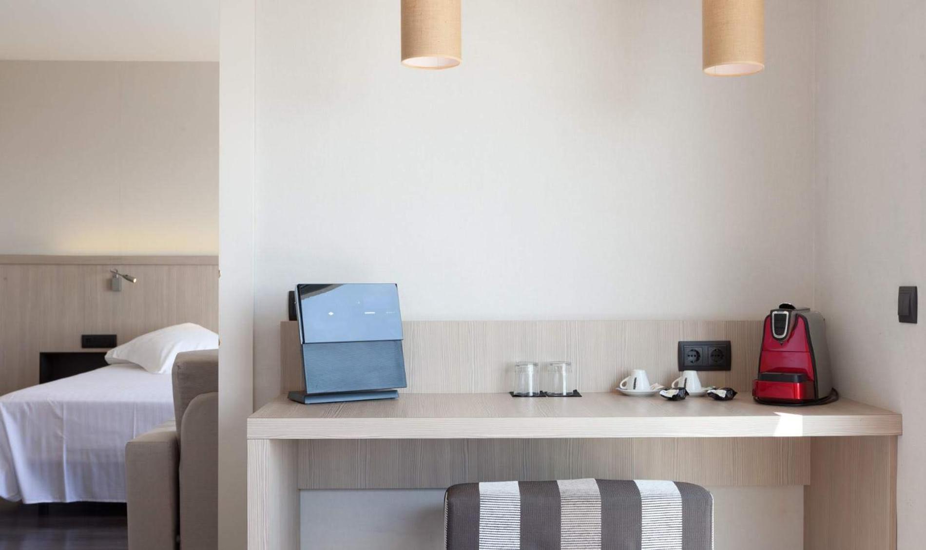 Deluxe tweepersoonskamer met balkon en uitzicht op zee