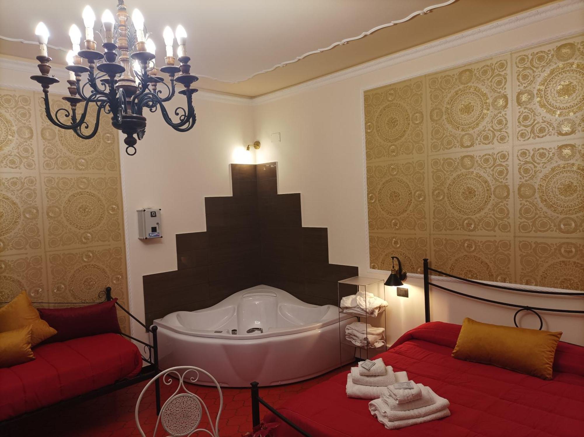 Deluxe Suite Spa Bath
