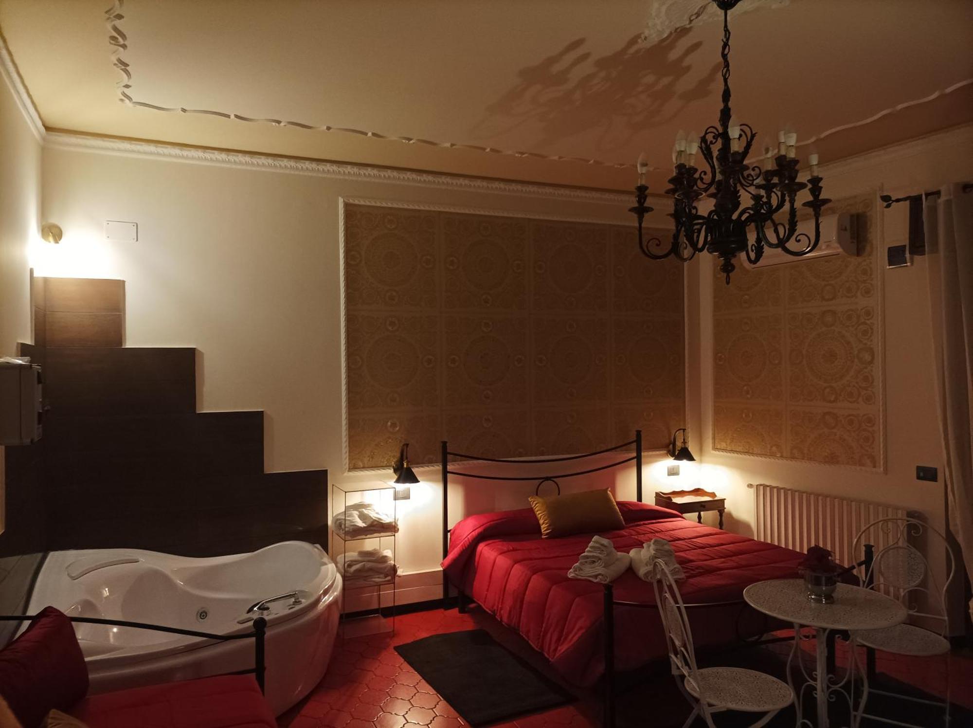 Deluxe Suite Spa Bath