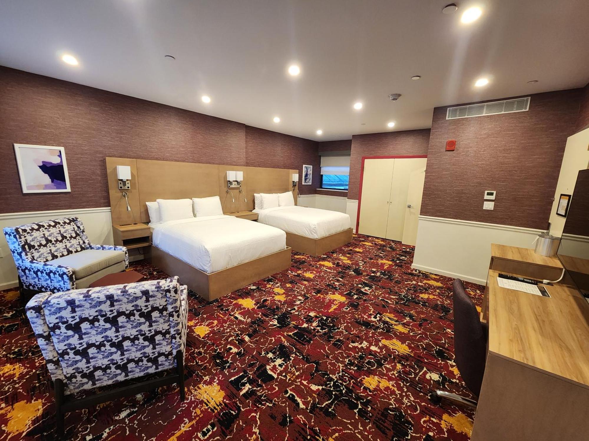 Suite mit 1 Zimmer, 2 Queensize-Betten und Stadtblick