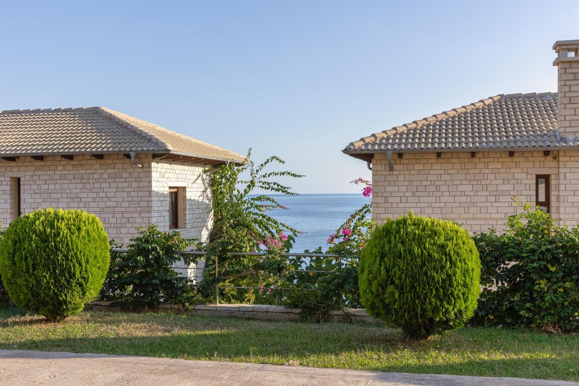 Junior Suite with Patio and Partial Sea View,1539918589:JPEG