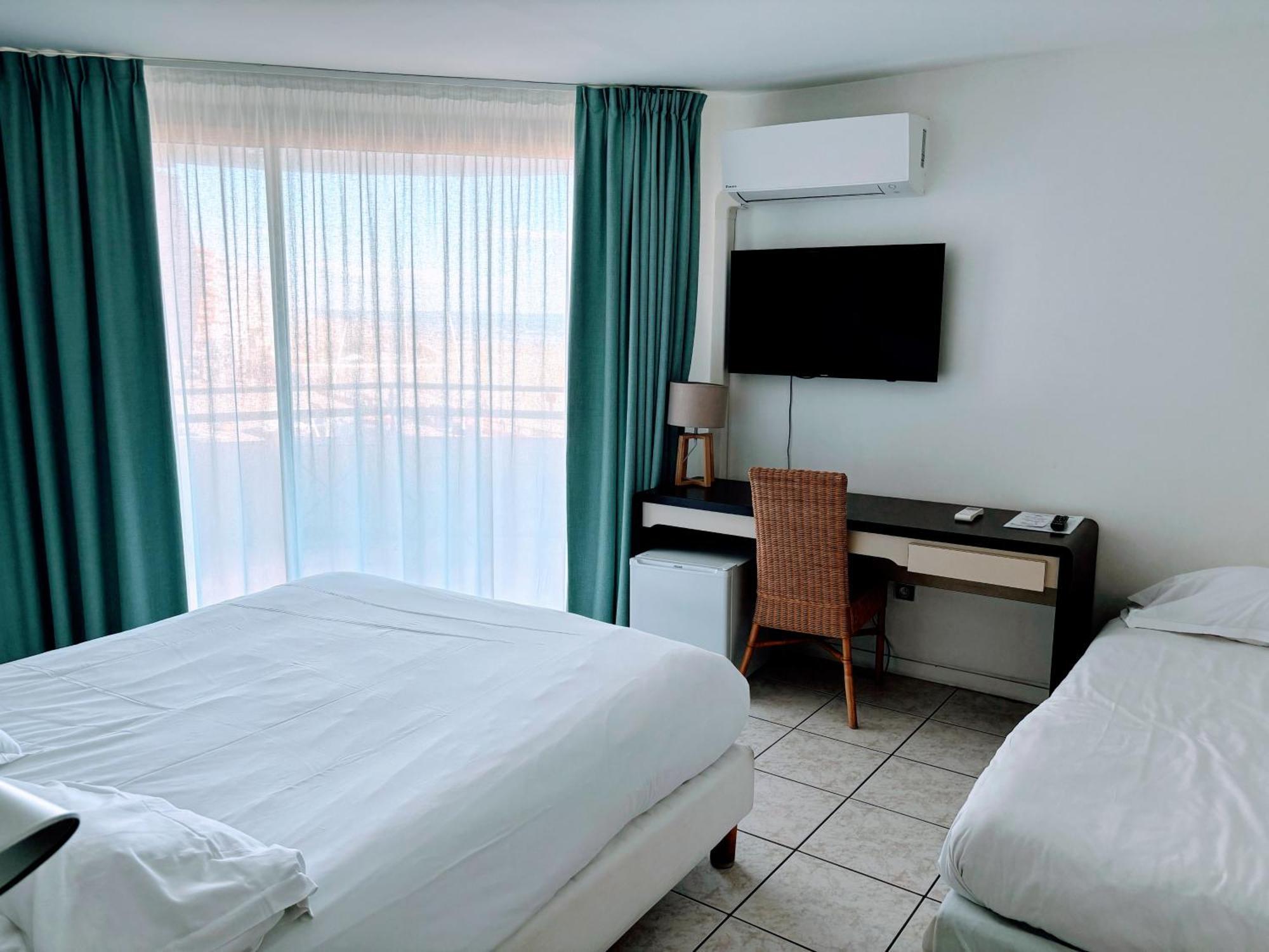 Standard Triple Room with Sea View,641532945:JPEG