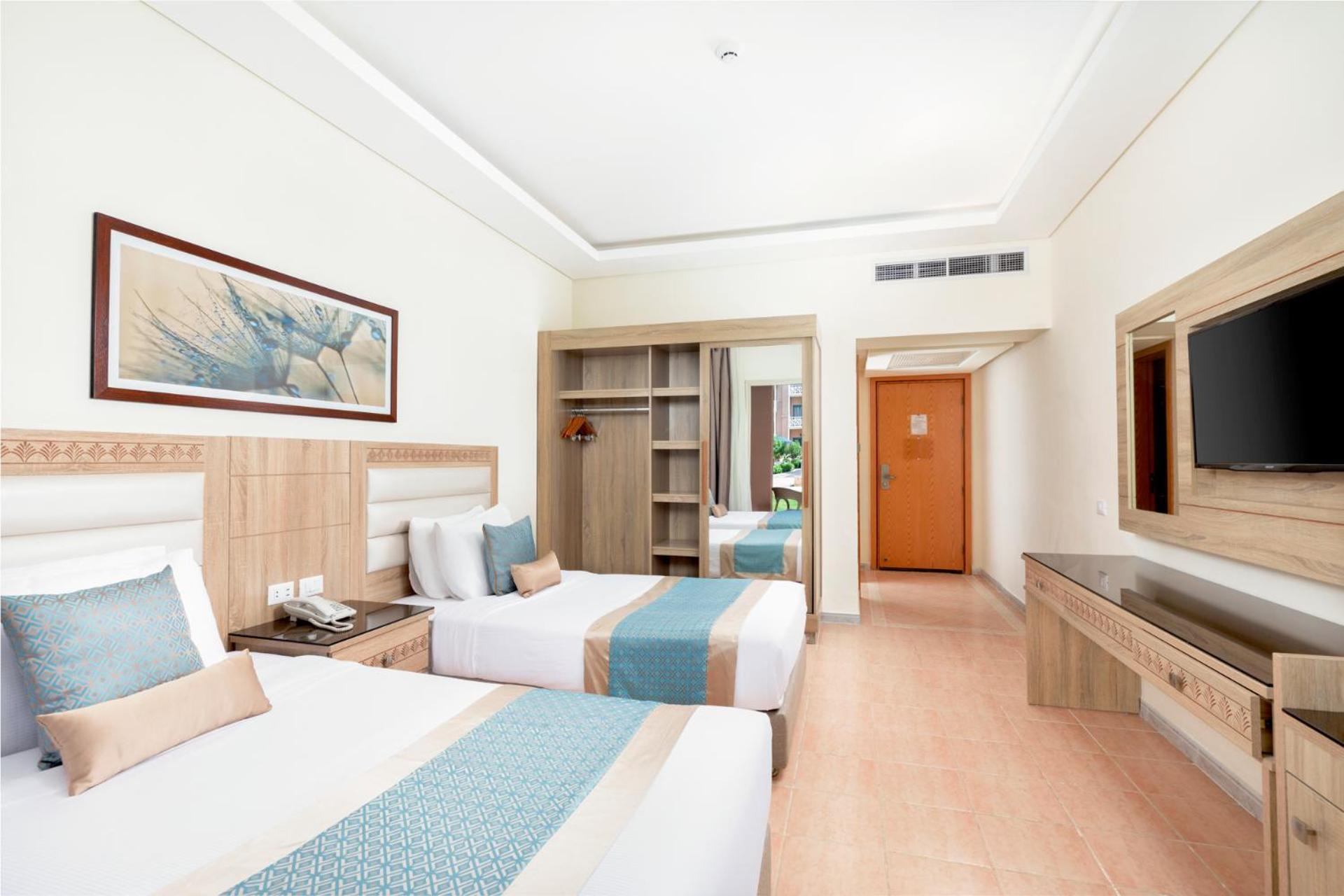 Quarto Duplo com Vista da Piscina