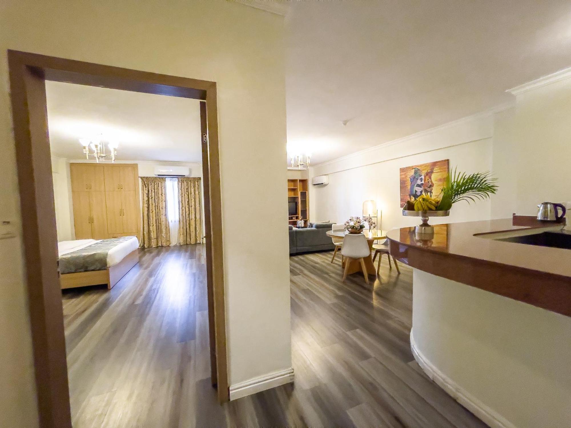 Executive Suite,1547272312:JPEG