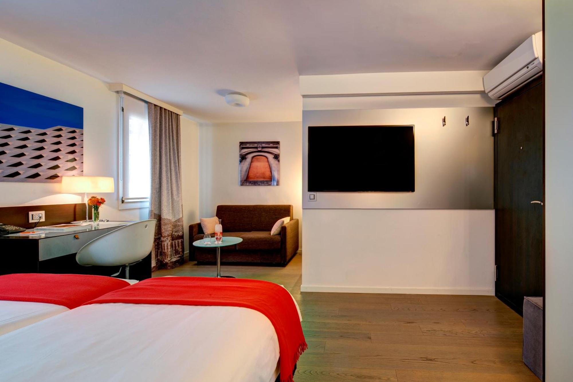 Triple Room,1549557559:JPEG