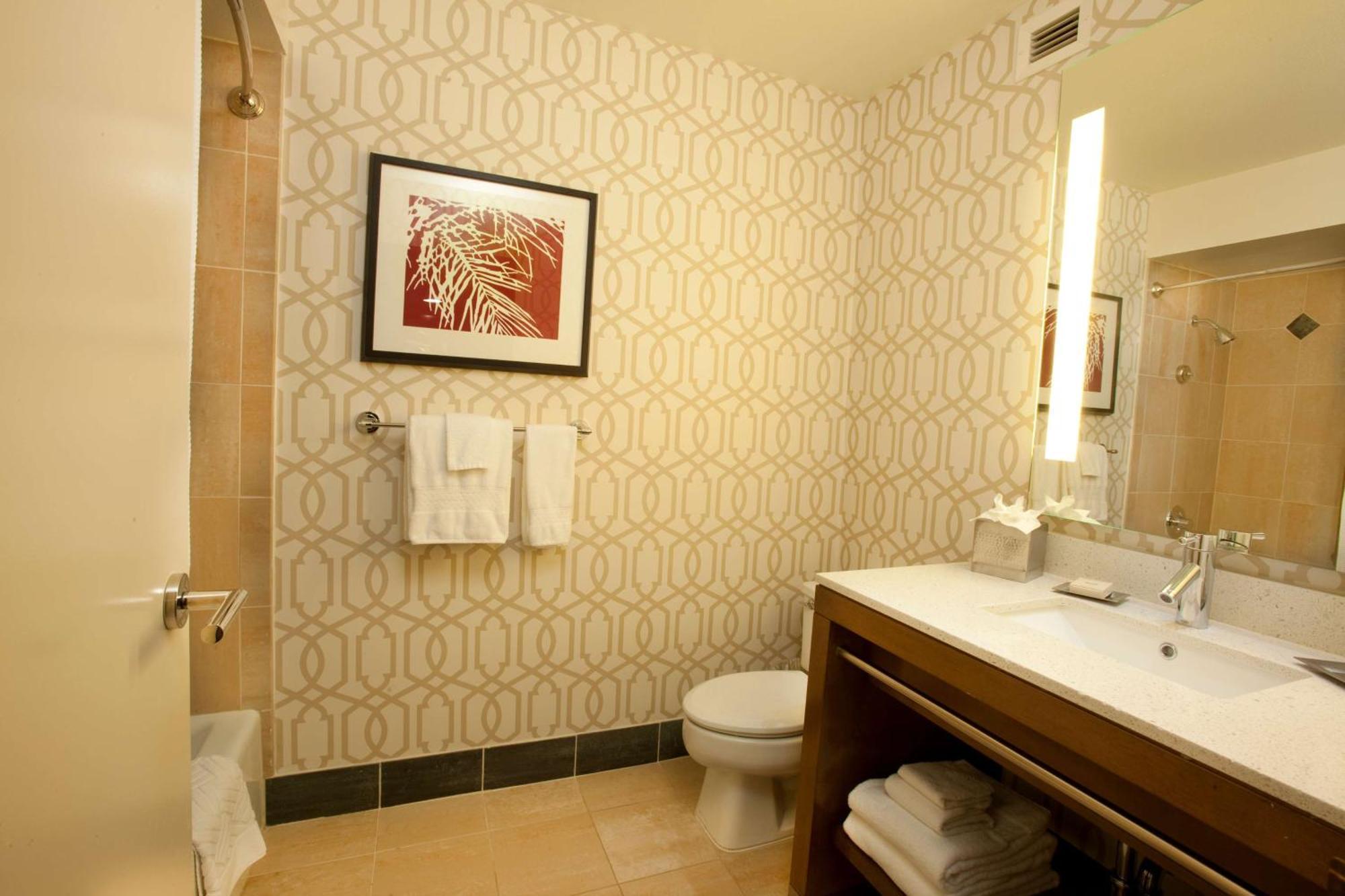 Quarto com Cama King-size - Lado da Piscina (Sem Taxa de Resort)