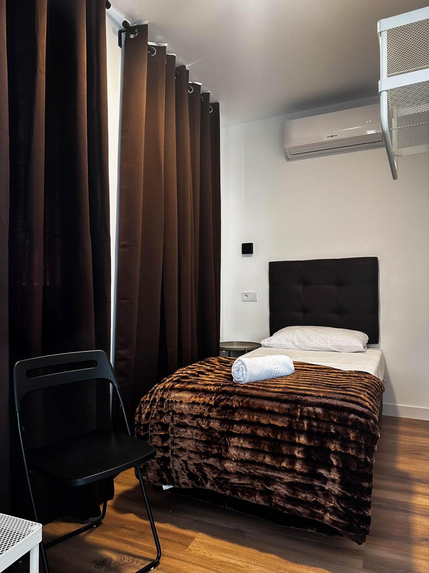Single Room Private Bathroom