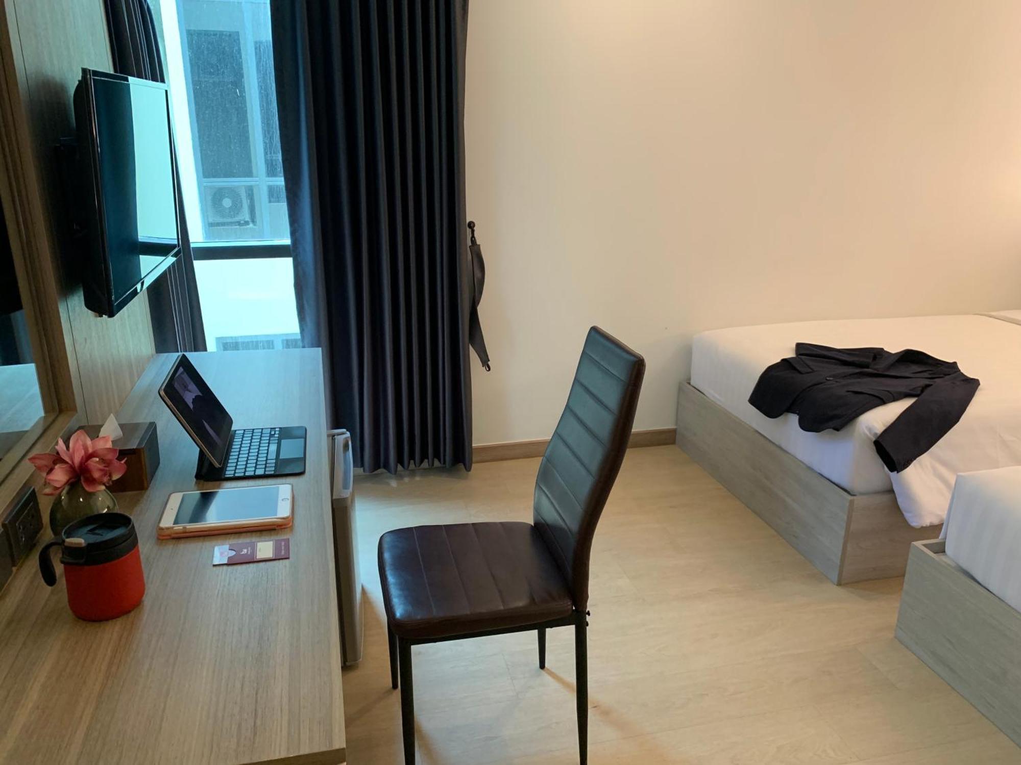 Tweepersoonskamer met 2 Aparte Bedden en Badkamer