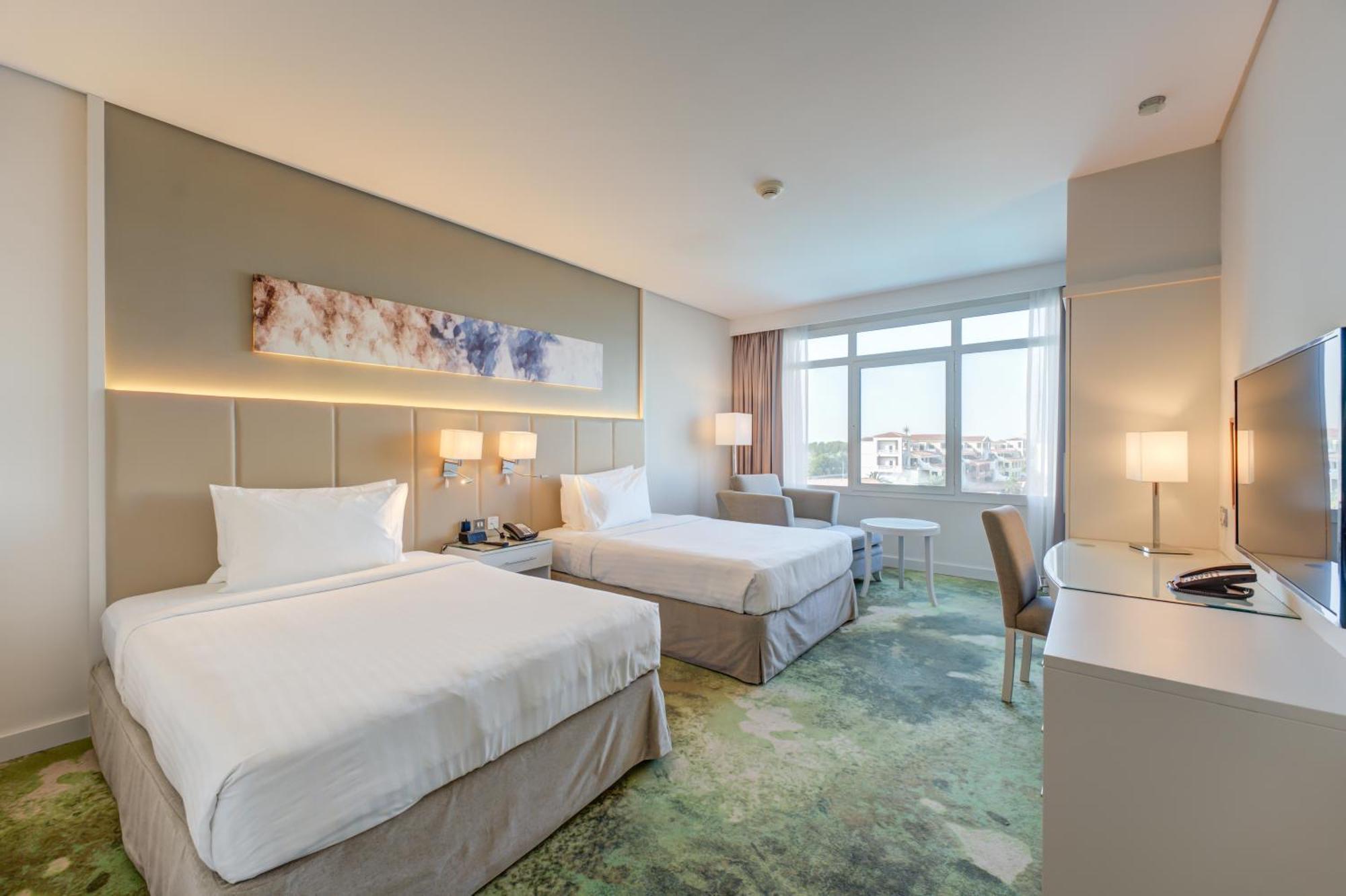 Lake View Deluxe Twin Room - Shuttle Service to JBR Beach and Access to The Market Mall