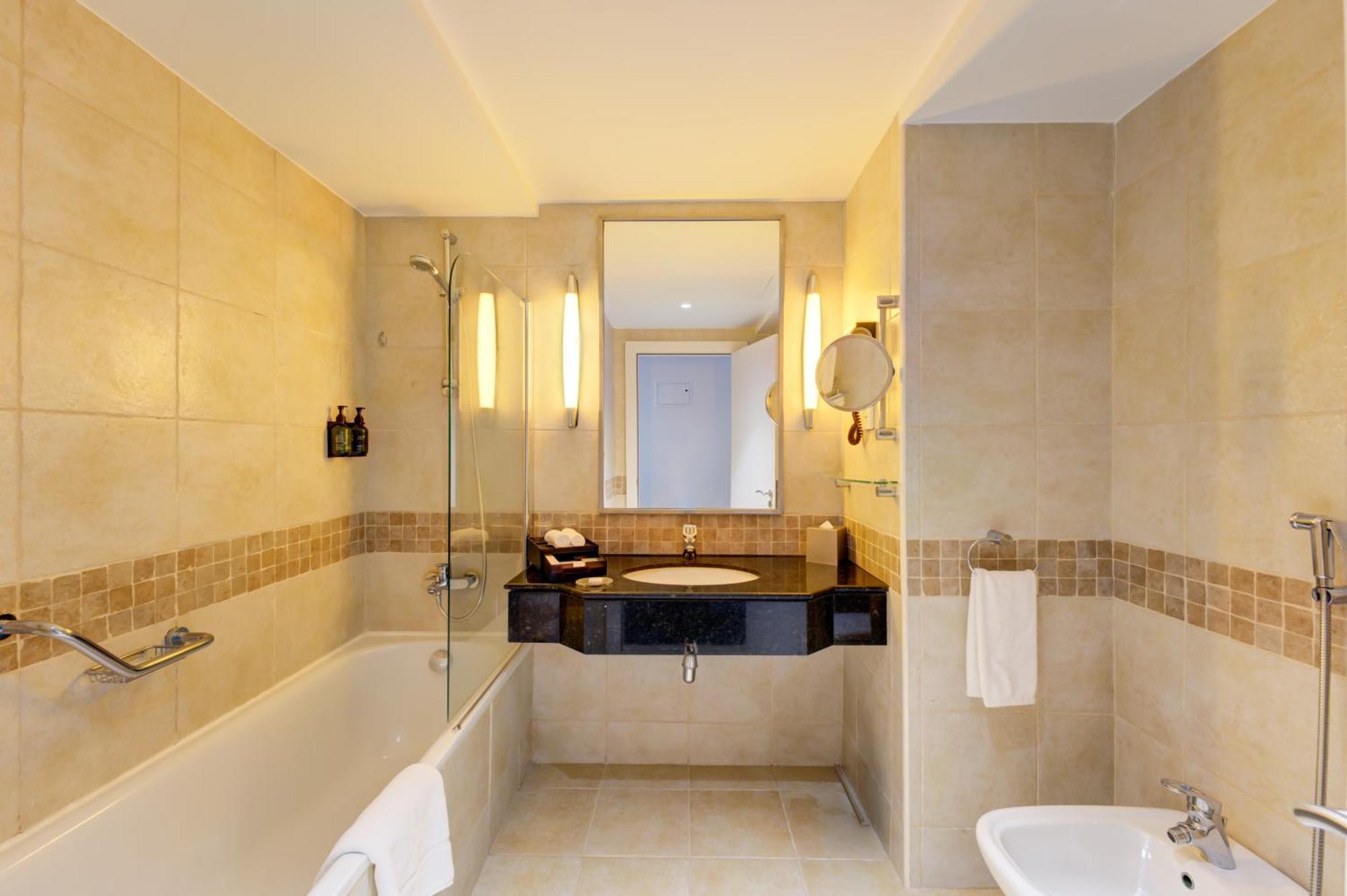 Superior King Room - Shuttle Service to JBR Beach and Access to The Market Mall,1638477095:JPEG