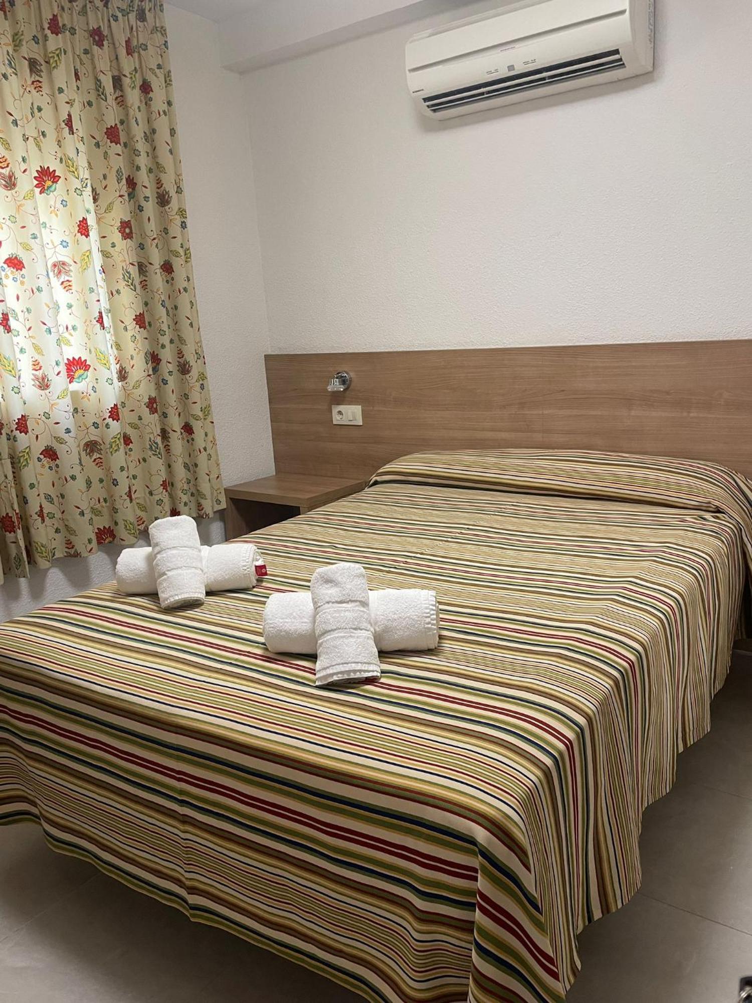 Standard Queen Room,1576737149:JPEG