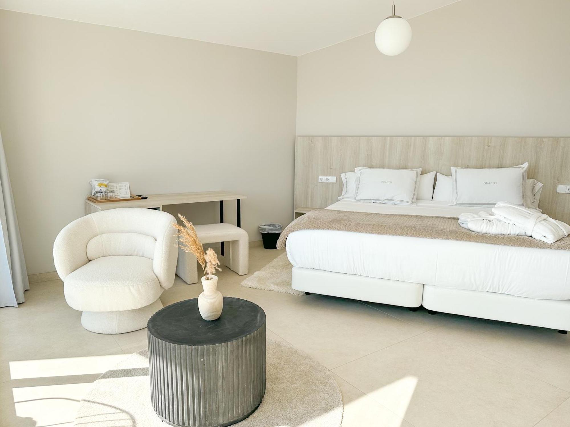 Habitación Doble Deluxe con balcón y vistas al mar