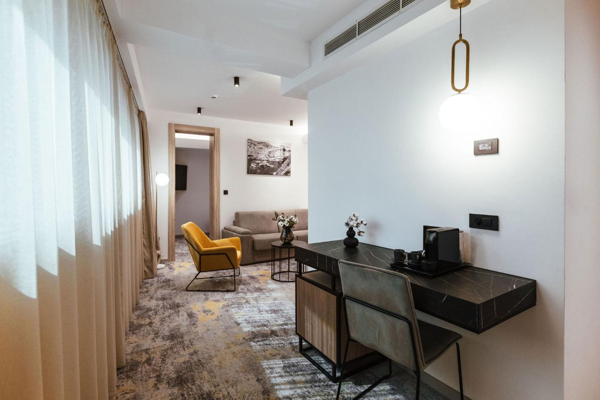Junior Suite,1586274231:JPEG