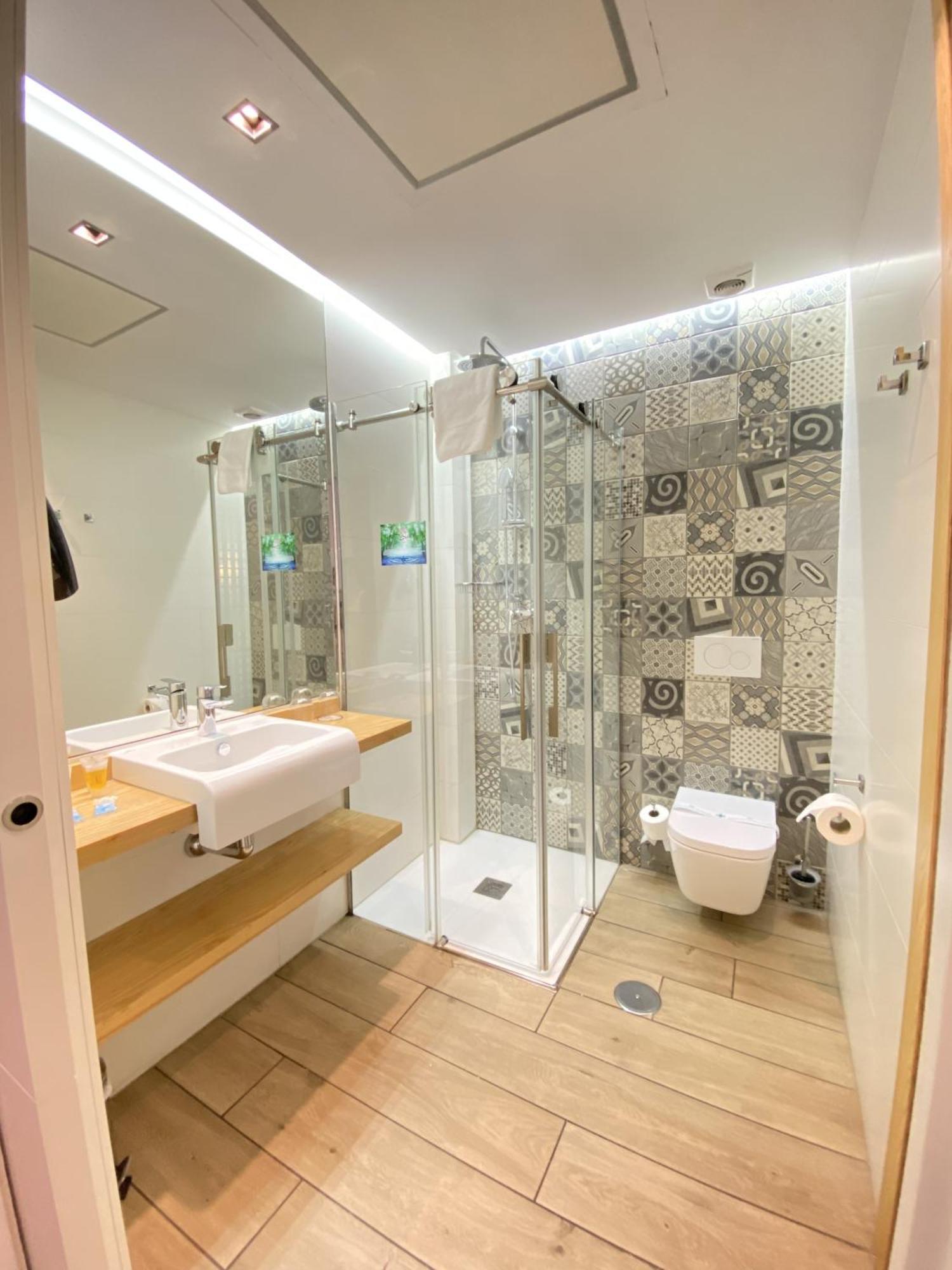 Double Room Private Bathroom