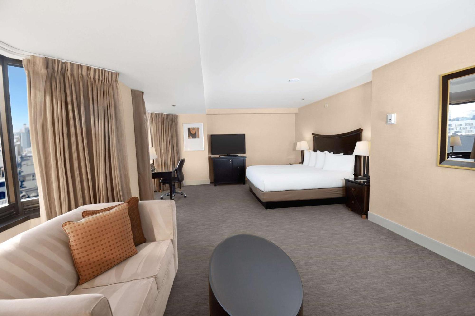 Junior King Suite Seating Area,1587497641:JPEG