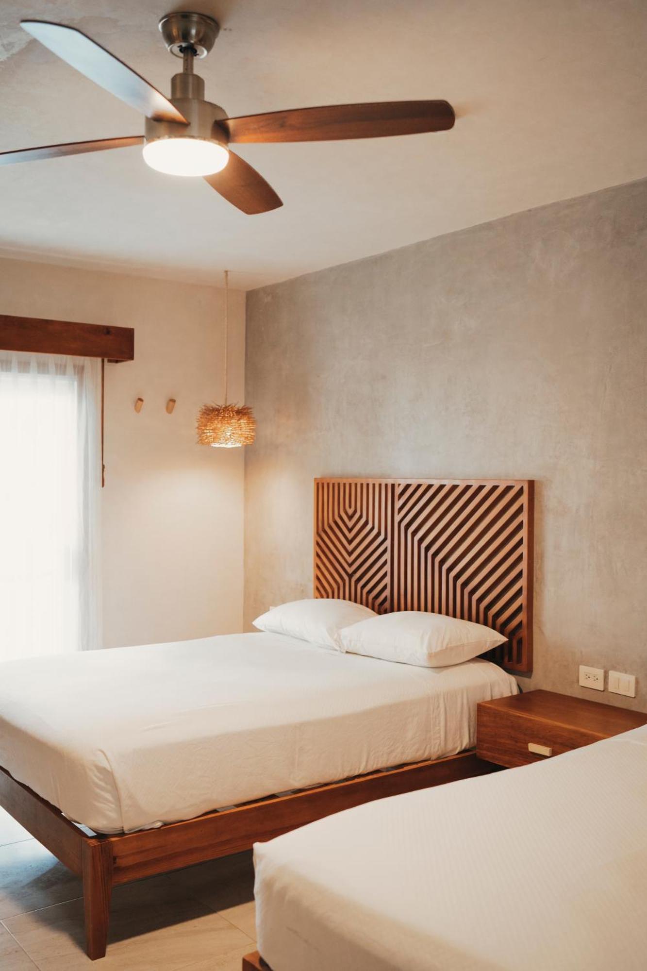 Chambre avec Vue sur Piscine - 2 Lits Doubles