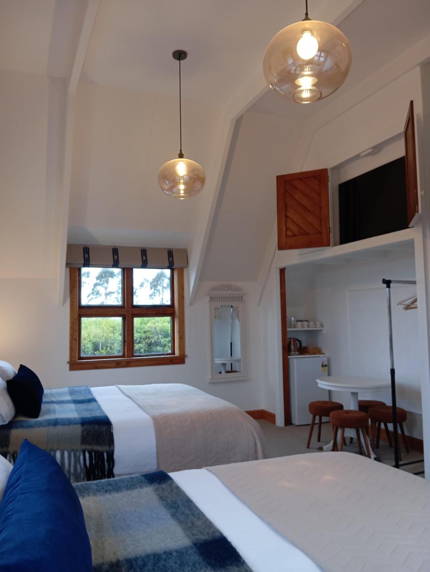 Deluxe Queen Suite
