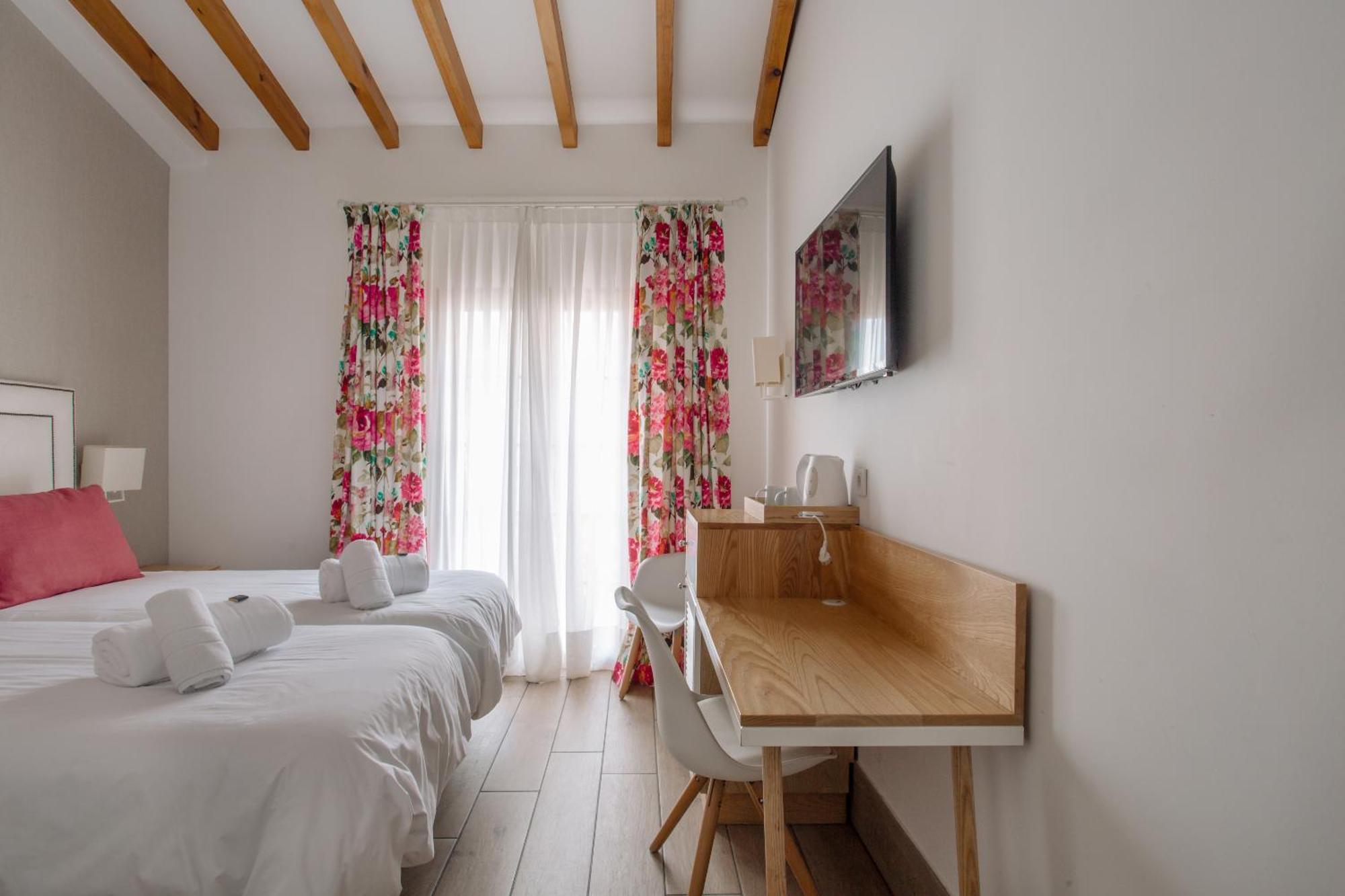Double Room Private Bathroom