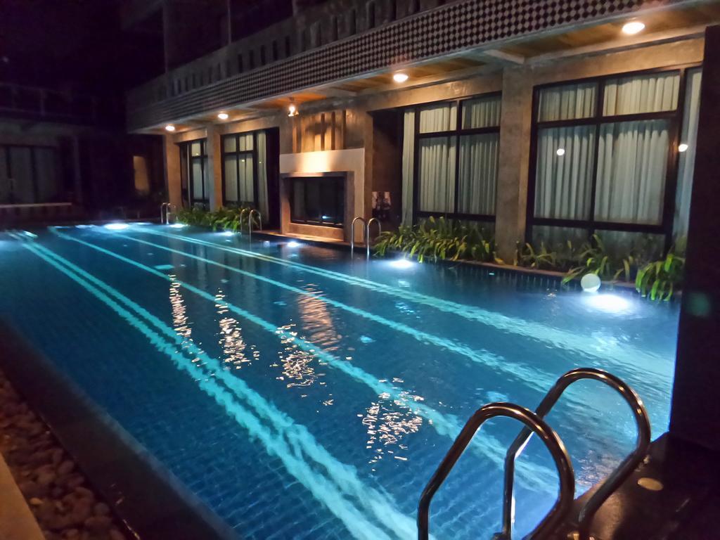 Deluxe Double Room with Pool Access