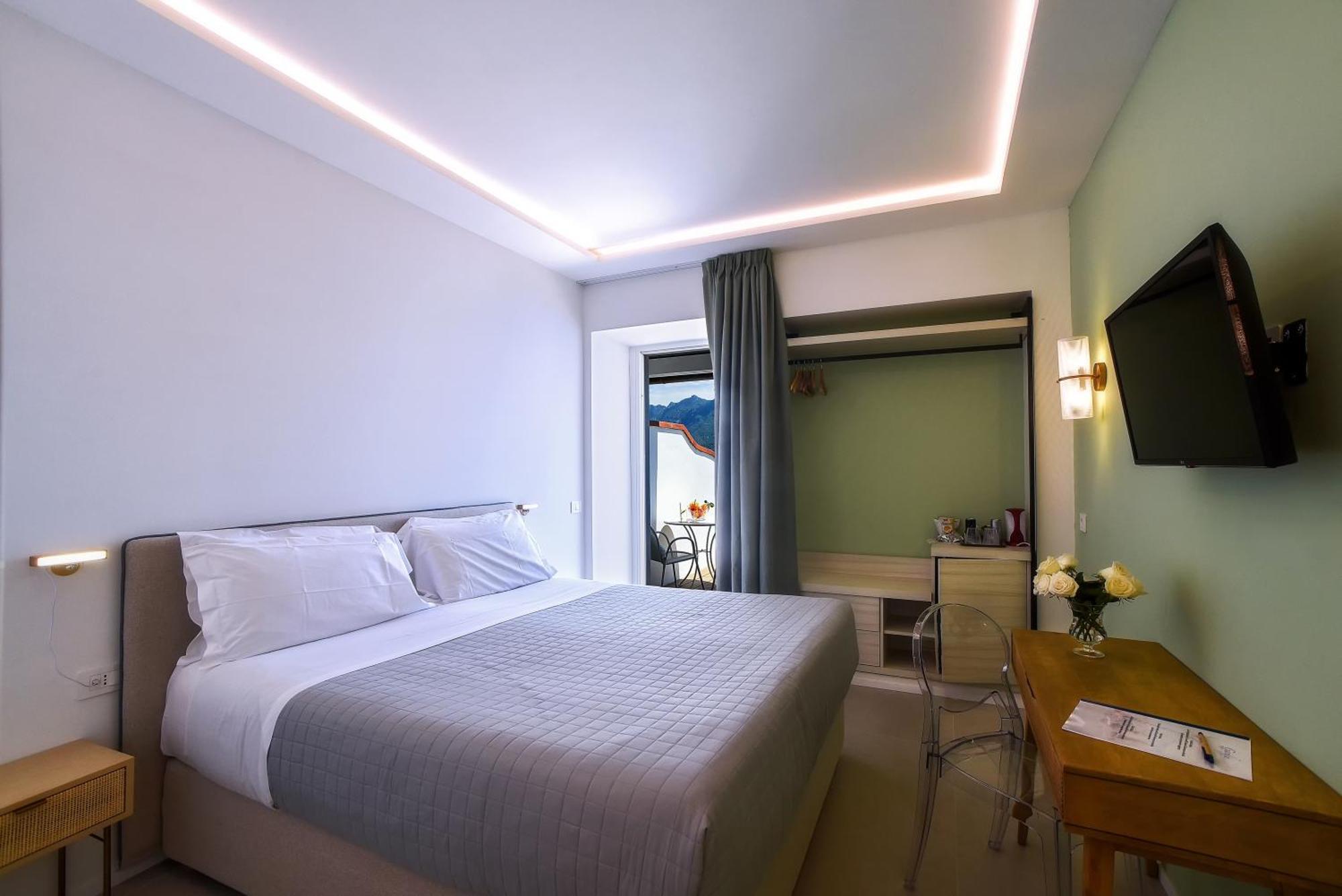 Deluxe Double Room with Sea View,1597559364:JPEG